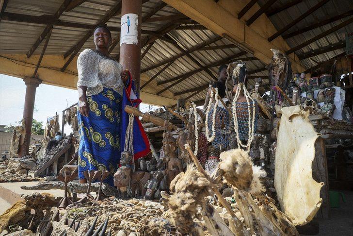 Birçok hayvana ait kafatası, kemik ve uzuvlar var! Dünyanın en büyük büyü pazarı görenleri korkutuyor G1
