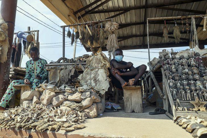 Birçok hayvana ait kafatası, kemik ve uzuvlar var! Dünyanın en büyük büyü pazarı görenleri korkutuyor G4