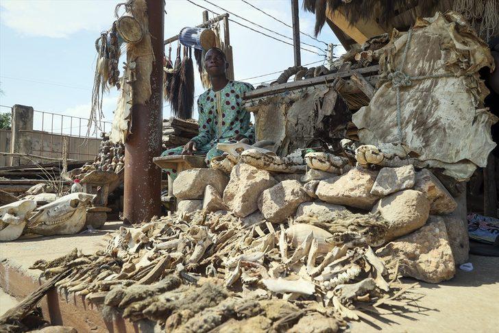 Birçok hayvana ait kafatası, kemik ve uzuvlar var! Dünyanın en büyük büyü pazarı görenleri korkutuyor G5