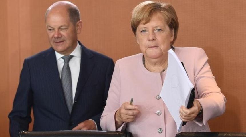 Merkel, Erdoğan'la Roma'da yapacağı görüşmeye müstakbel halefi Scholz'u da davet etti