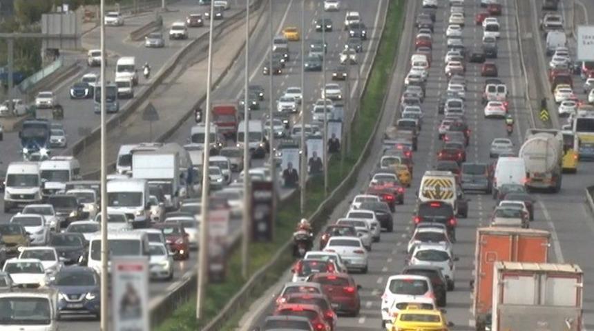Bayramı fırsat bildiler! İstanbul'da trafik yoğunluğu yüzde 74'e çıktı