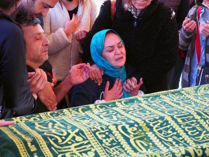 GÜNCELLEME - Denizli'de erkek arkadaşı tarafından öldürülen Şebnem Şirin son yolculuğuna uğurlandı G1