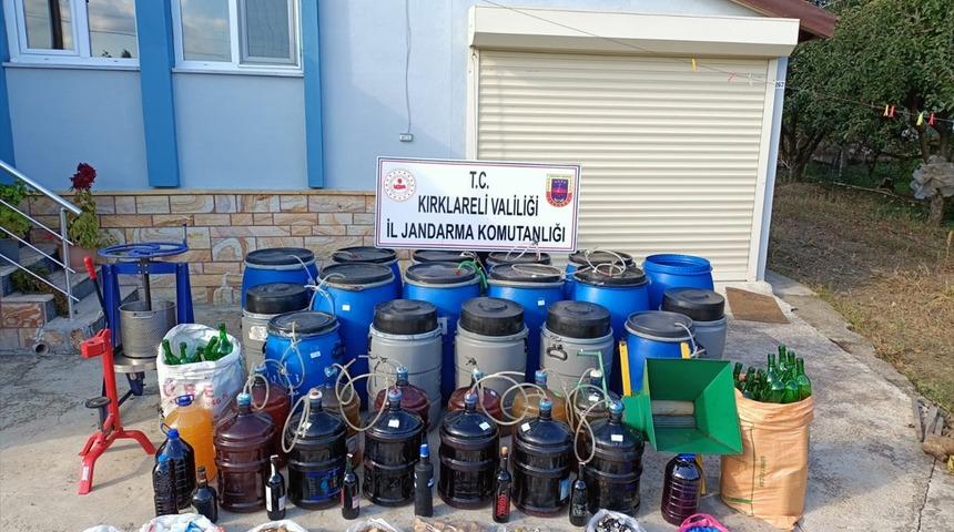 Kırklareli'nde 2 bin 560 litre ka&ccedil;ak i&ccedil;ki yakalandı