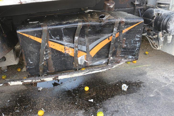 Adana'da iki kamyonun çarpışması sonucu 3 kişi yaralandı G3