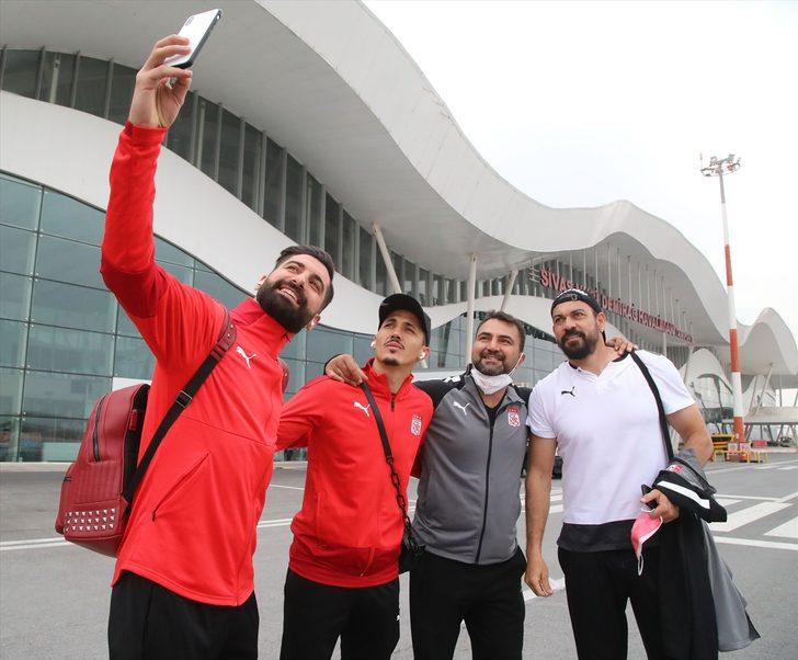 Sivasspor, Altay maçı için İzmir'e gitti G4