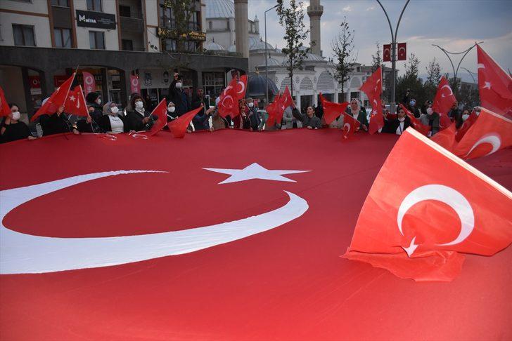 Şırnak'ta 81 ilden gelen kadınlardan terör mağduru ailelere destek yürüyüşü G3