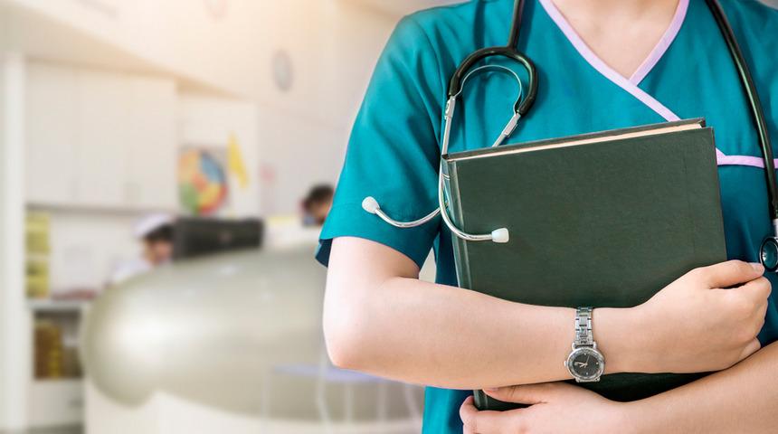 Fransa'da sağlık&ccedil;ı depremi! 1300 hemşire istifa etti