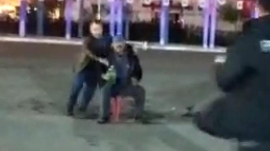 Benzin dökerek kendini yakmak istedi