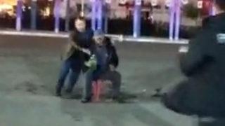 Benzin dökerek kendini yakmak istedi