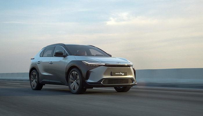 Toyota elektrikli modeli bZ4X'i tanıttı