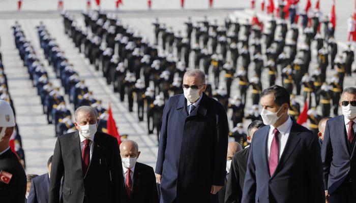 Cumhurbaşkanı Erdoğan ve devlet erkanı Anıtkabir'e çıktı