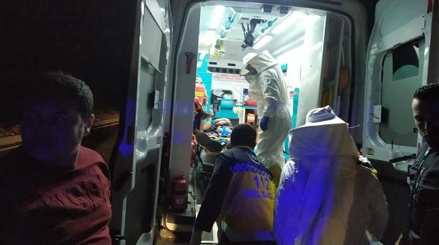 Muğla'da devrilen arı kovanı yüklü kamyonetin sürücüsü ağır yaralandı