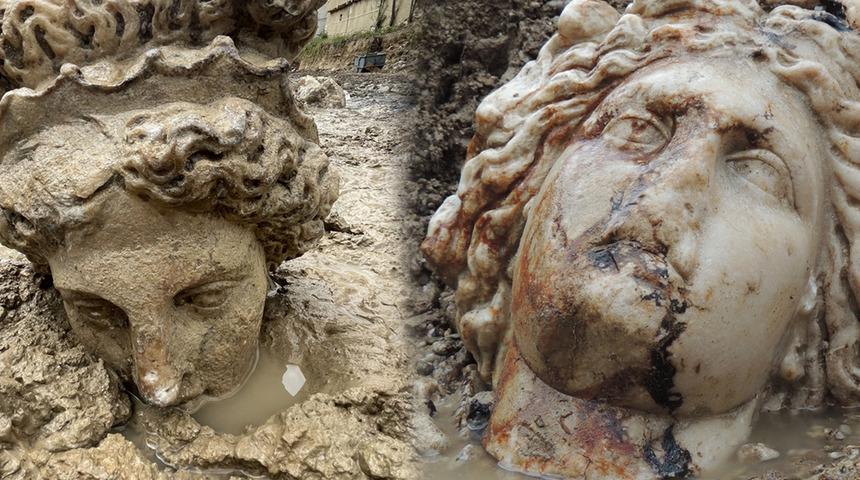 Aizanoi Antik Kenti kazısında 'Afrodit' ve 'Dionysos' heykel başları bulundu