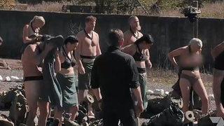 Talimatla soyundular sansürsüz yayınladılar!