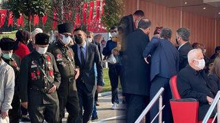 Düzce'de gaziler tören alanında ayakta kalınca valilik harekete geçti