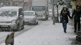 Meteoroloji uyarmıştı! Kar yağışı 3 kenti beyaza bürüdü