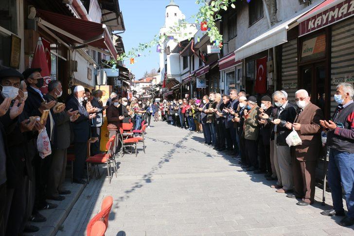 Bolu'da 7 asırdır her cuma yapılan esnaf duası geleneği sürdürülüyor G3