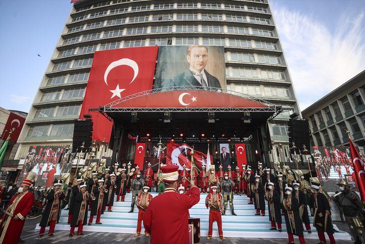 Cumhuriyetin 98'inci yılı Ulus Meydanı'nda konserle kutlandı G1