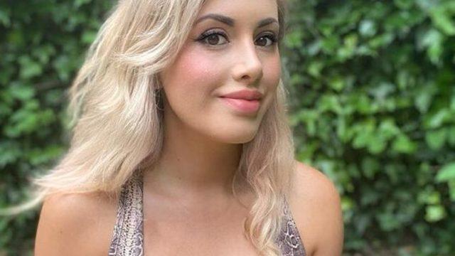 Aktivist Laura Amherst yine çırılçıplak sokağa çıktı