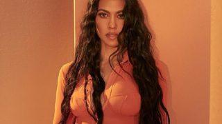 Kourtney Kardashian, kırmızı lateks elbisesiyle Instagram’ın ateşin yükseltti