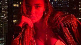 Bensu Soral New York’tan paylaştığı dekolteli pozlarla sosyal medyayı salladı