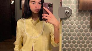 Dua Lipa şeffaf kıyafetiyle nefesleri kesti!
