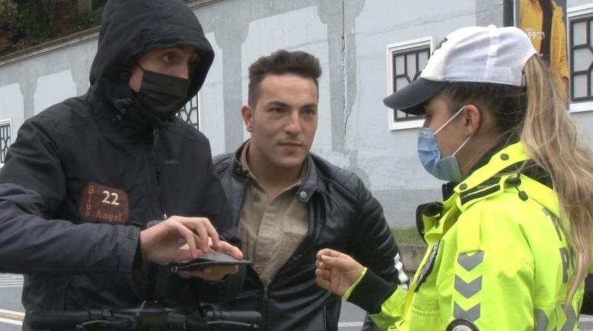 İstanbul’da elektrikli scooter denetiminde ilginç anlar: “Normalde 3-4 kişi biniyorduk, bugün şansa 2 kişi yakalandık"