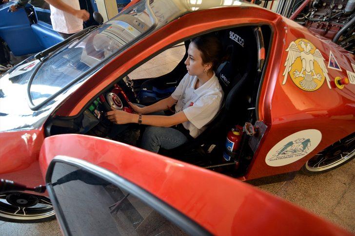 Konya'da üniversiteliler elektromobil ve hidromobil kategorisinde iki otomobil yaptı G2