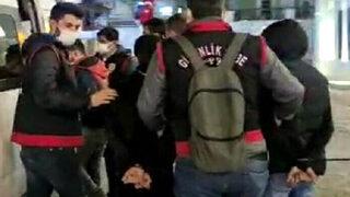 Sosyal medyada 'muz yiyerek' paylaşım yapan 8 Suriyeliye gözaltı