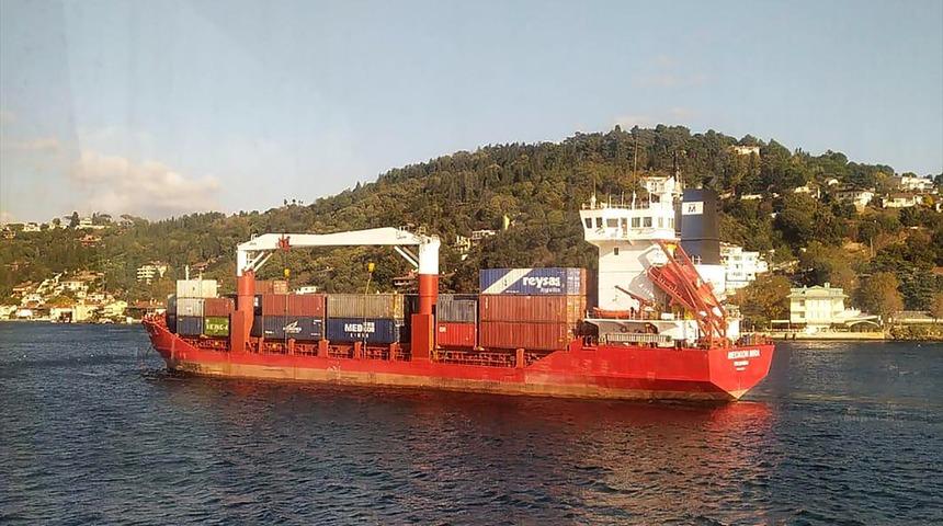 İstanbul Boğazı'nda korku dolu anlar! 102 metrelik gemi sürüklendi