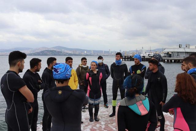29 Ekim Cumhuriyet Bayramı'nda genç dalgıçlardan anlamlı hareket! Denizden kilolarca çöp topladılar