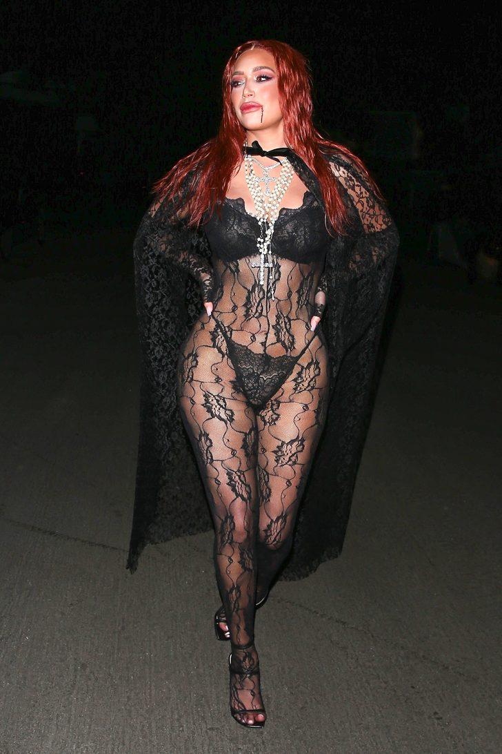 Seksi vampir Anastasia Karanikolaou! Bir de arkasını görün G1