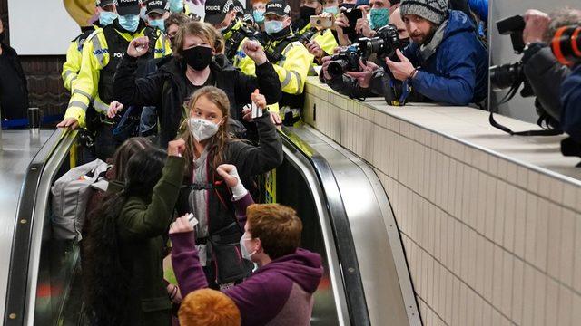 İsveçli iklim aktivisti Greta Thunberg trenle Glasgow'a geldi