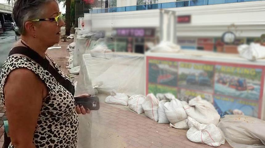 AFAD'ın uyarısı sonrası Antalya'da kum torbalı önlem! Turistler şaşkına döndü