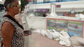 AFAD'ın uyarısı sonrası Antalya'da kum torbalı önlem! Turistler şaşkına döndü