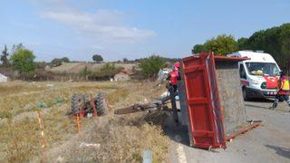 Balıkesir'de devrilen traktörün sürücüsü öldü, eşi yaralandı