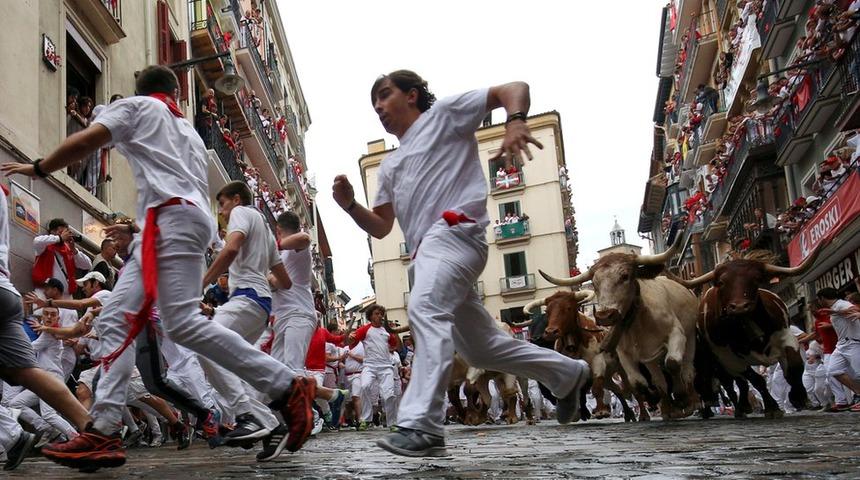 İspanya'da boğa koşusunda bir adam hayatını kaybetti