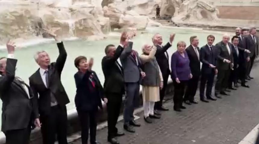 Bazı liderler, Roma'nın "Trevi Çeşmesi"ne bozuk para attı