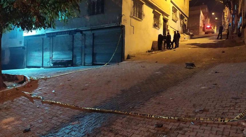 T&uuml;rk ve yabancı uyruklu komşu iki aile arasında kavga: 2'si ağır 5 yaralı