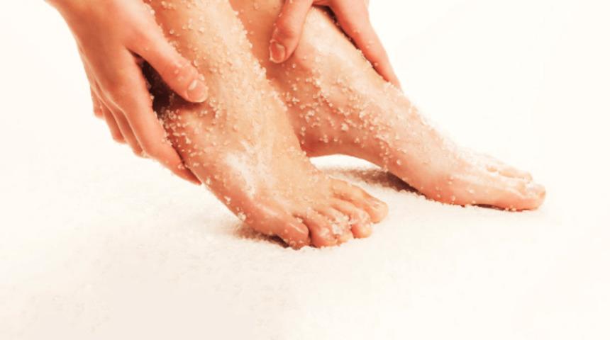 Ayağı sertleştiren &ouml;l&uuml; deri tabakasına veda edin! İşte &ouml;l&uuml; deri tabakasından kurtulmanın yolları