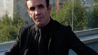 Mehmet Yılmaz Ak ve sevgilisi Nazlı Çetin'ten Yargı pozu