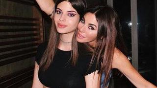 Defne Samyeli ve kızı Derin Talu Cadılar Bayramı'nda iddialı kostümleriyle dikkat çekti