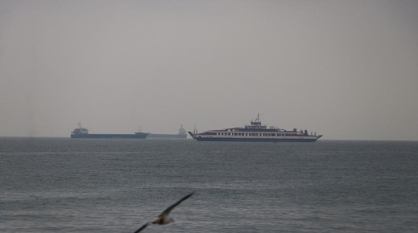 Marmara Denizi'nde poyraz etkisini kaybetmesiyle trafik akışı başladı