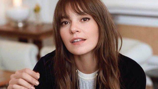 Aslı Enver'in bıyıklı Cadılar Bayramı stili dikkat çekti! ''Tıngırdatıyoruz bir şeyler!''