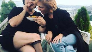 Esra Dermancıoğlu göbeğini açıp isyan etti! Ayıp etmiş olmazsam...