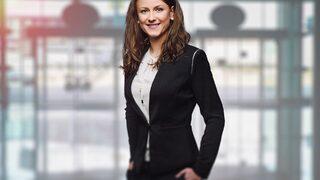 Ofise dönenlerin kurtarıcısı olacak kadın pantolon ceket takımı önerileri