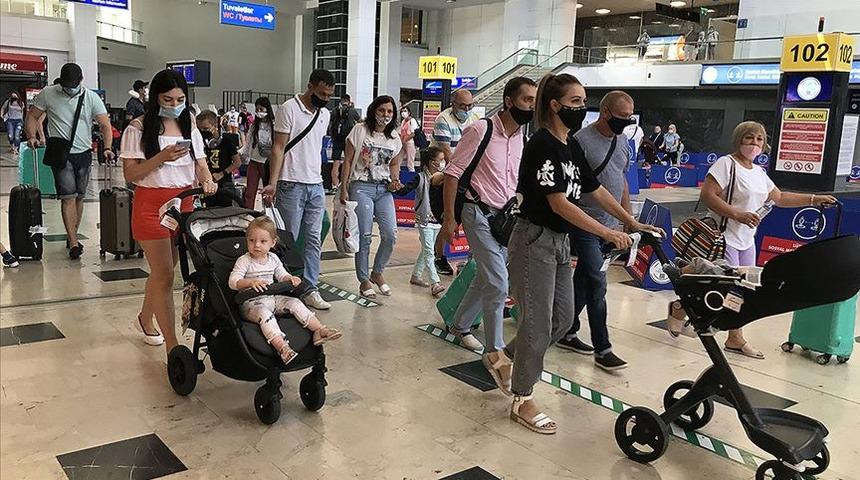 Yılın ilk çeyreğinde büyük fark! Türkiye'ye gelen yabancı ziyaretçi rakamları açıklandı: '2022' detayı dikkat çekti