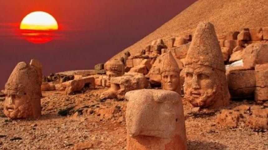 Nemrut Dağı'nda turist keyfi