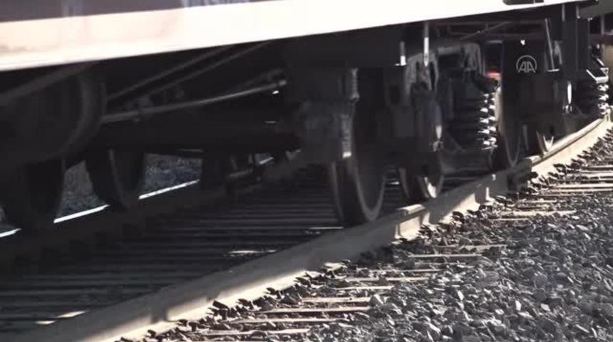 Kapka&ccedil;&ccedil;ılar Alman turisti trenden attı