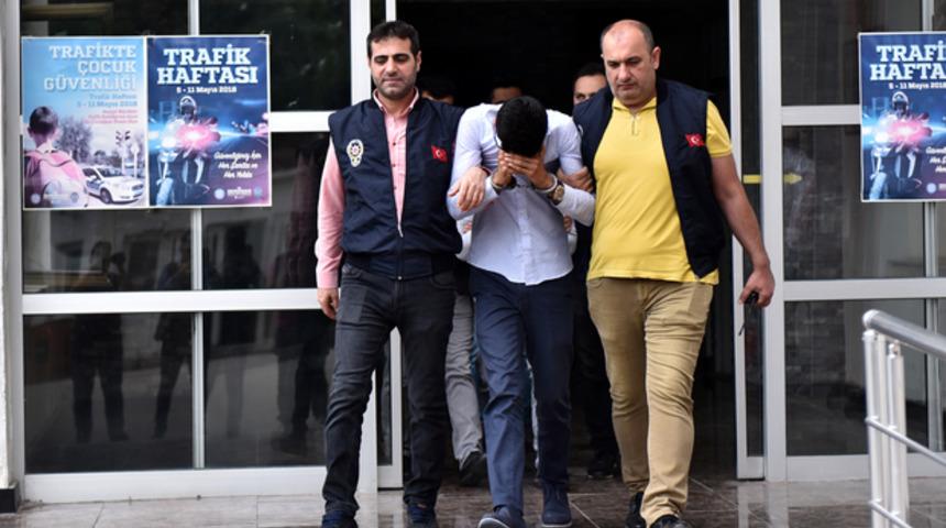 Turist turisti soydu